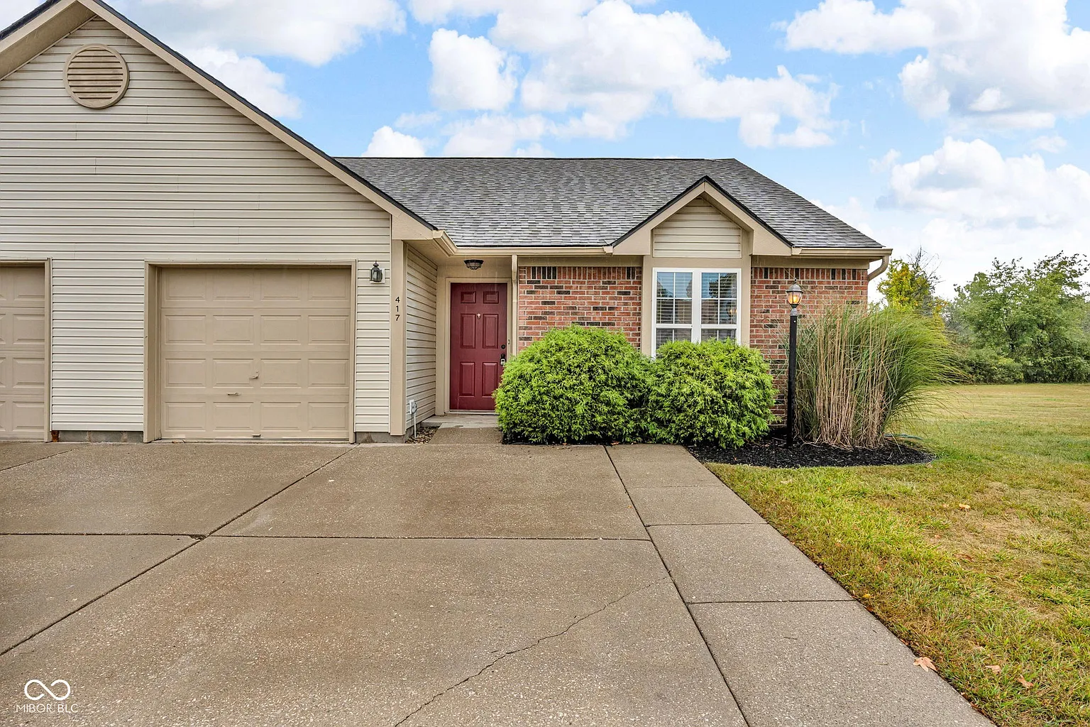 417 Woodberry Dr photo 1