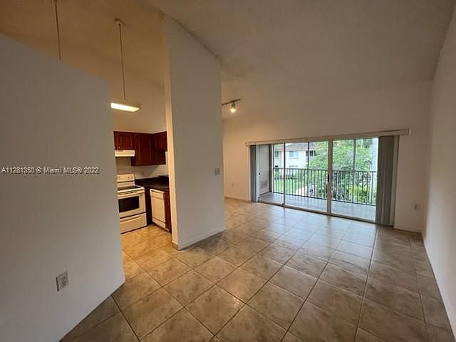 1st image of 19217 Glenmoor Dr #19217