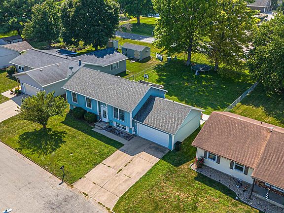 3rd image of 407 Holly Dr