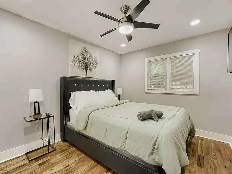 1089 McDaniel St SW — Photo 16