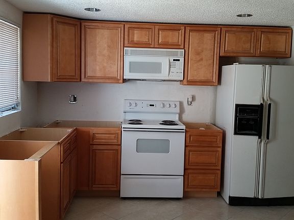 New Kitchen (granite is now installed)