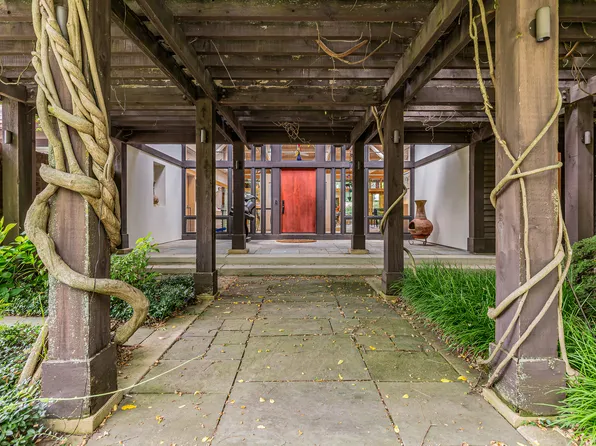 110 W Whitehall Ct, Urbana, IL 61801