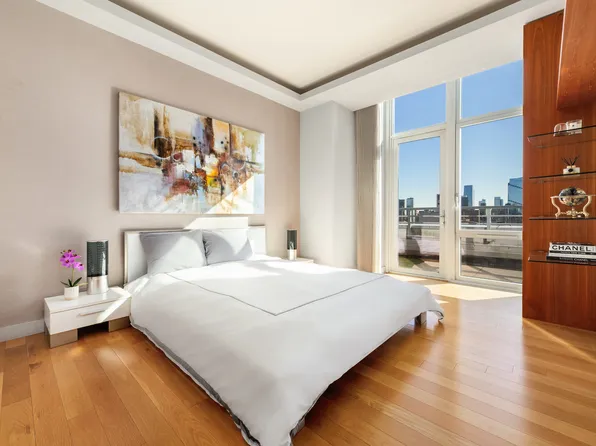 555 West 59th Street image 10 of 14