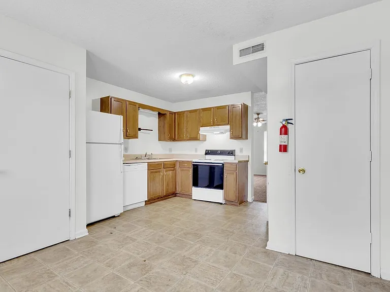 293 Stateline Rd — Photo 9