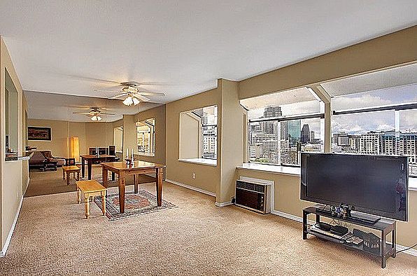 Living and Dining Room Area