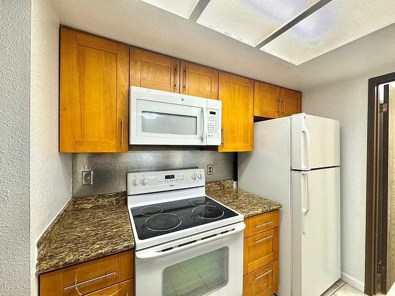 14556 NE 31st St #G103 — Photo 5