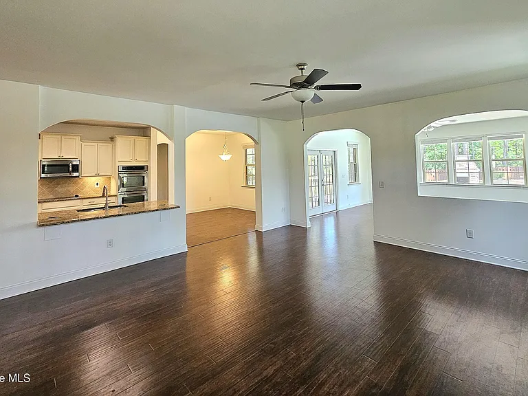 100 Mayfield Ct — Photo 8