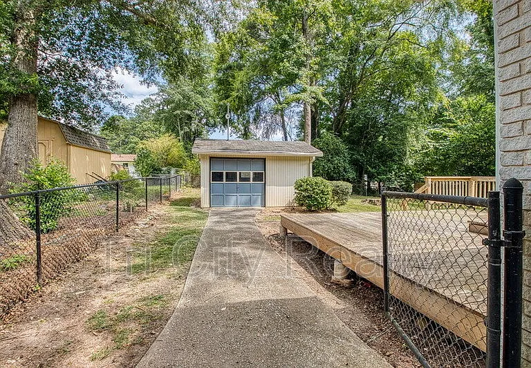 212 Hilltop Dr — Photo 30