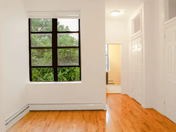 194 Vernon Avenue image 11 of 22