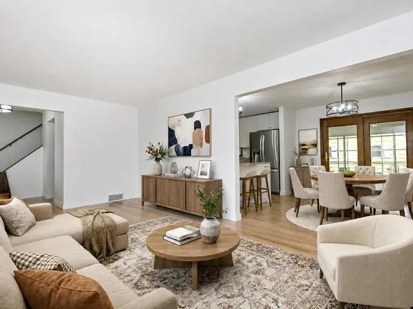 21300 Astolat DRIVE, Brookfield, WI 53045