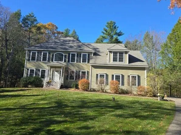 32 Muirfield Dr, Stratham, NH 03885