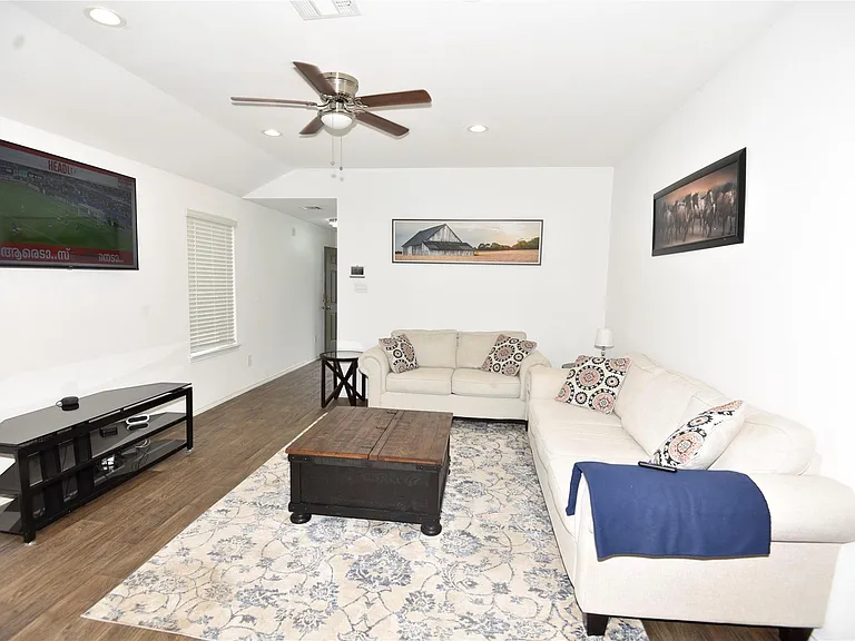 16684 Lonely Pines Dr — Photo 11