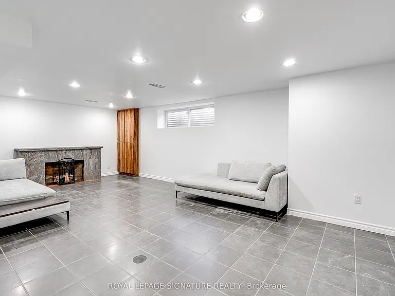 173 Rathburn Rd #LOWER — Photo 2