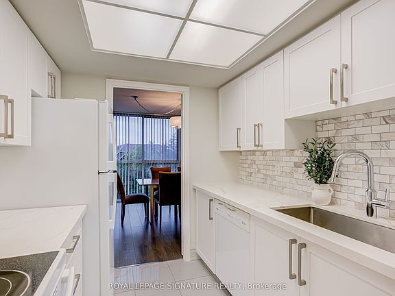 4th image of 880 Dundas St W #405