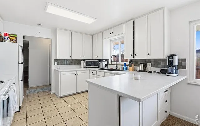 4 bed, 1700 sqft, $2,400 — Photo 3