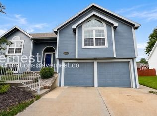 2217 Magnolia Dr, Leavenworth, KS 66048