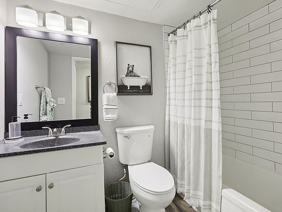 Hollyhills Apartments Denton TX-Model Bathroom