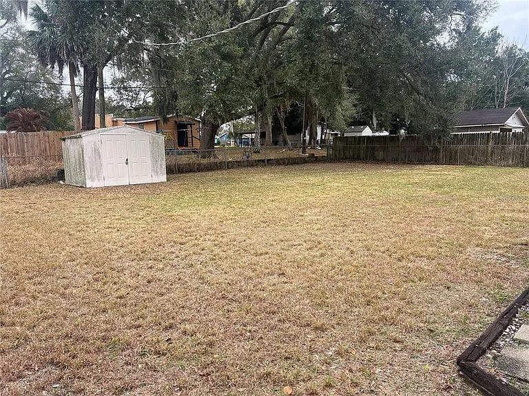 1809 Chase Ave — Photo 2