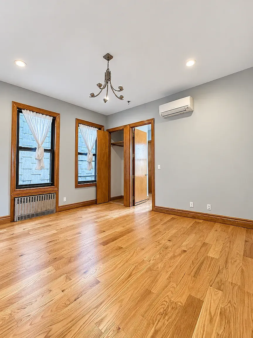 159 Russell Street — Photo 1