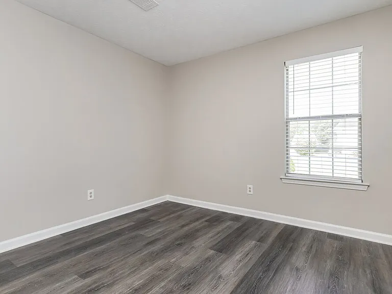 211 Adam Cir — Photo 12