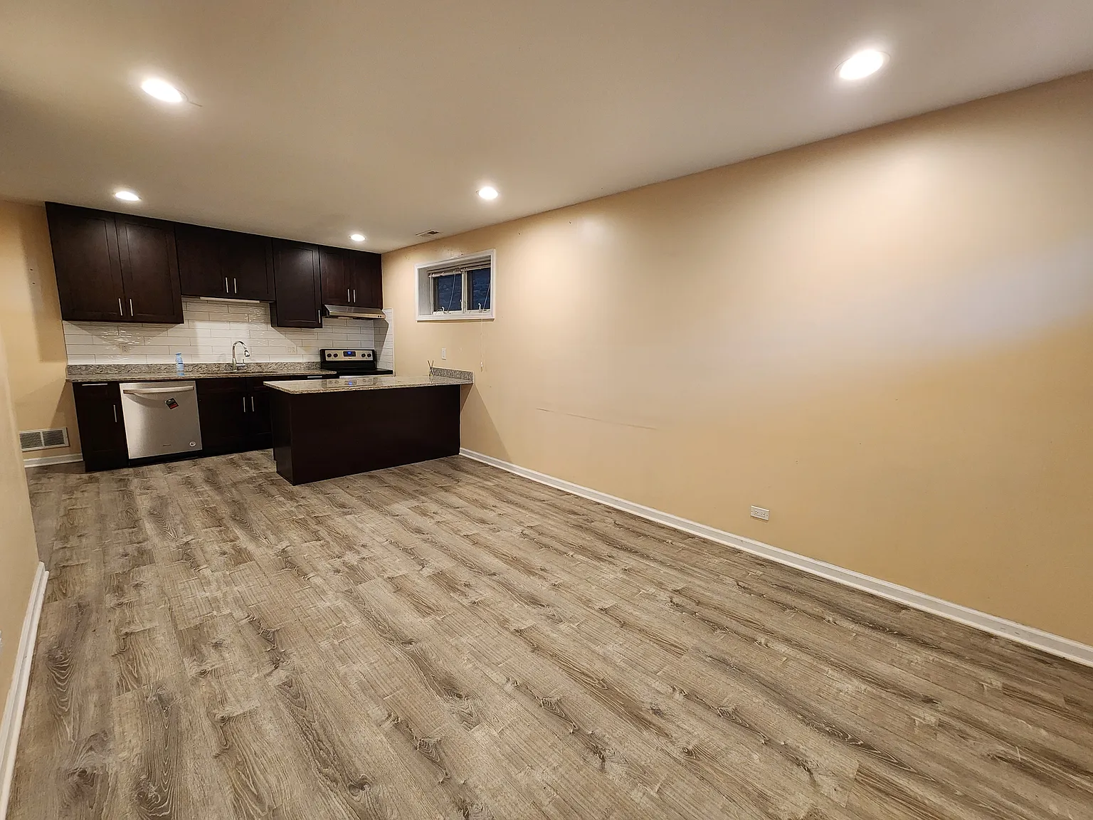 2 bed, 1100 sqft, $1,750 — Photo 2