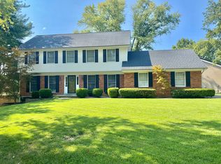 677 Clovertrail Dr, Chesterfield, MO 63017