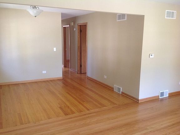 5th image of 4701 W Peterson Ave