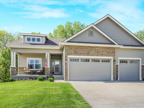 16214 Northpark Dr, Urbandale, IA 50323