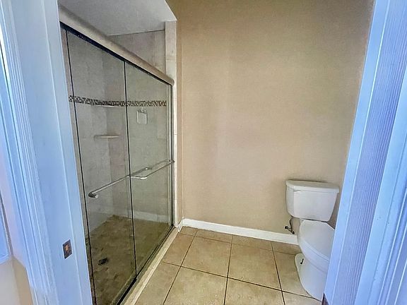 4th image of 3709 SW 19th Pl