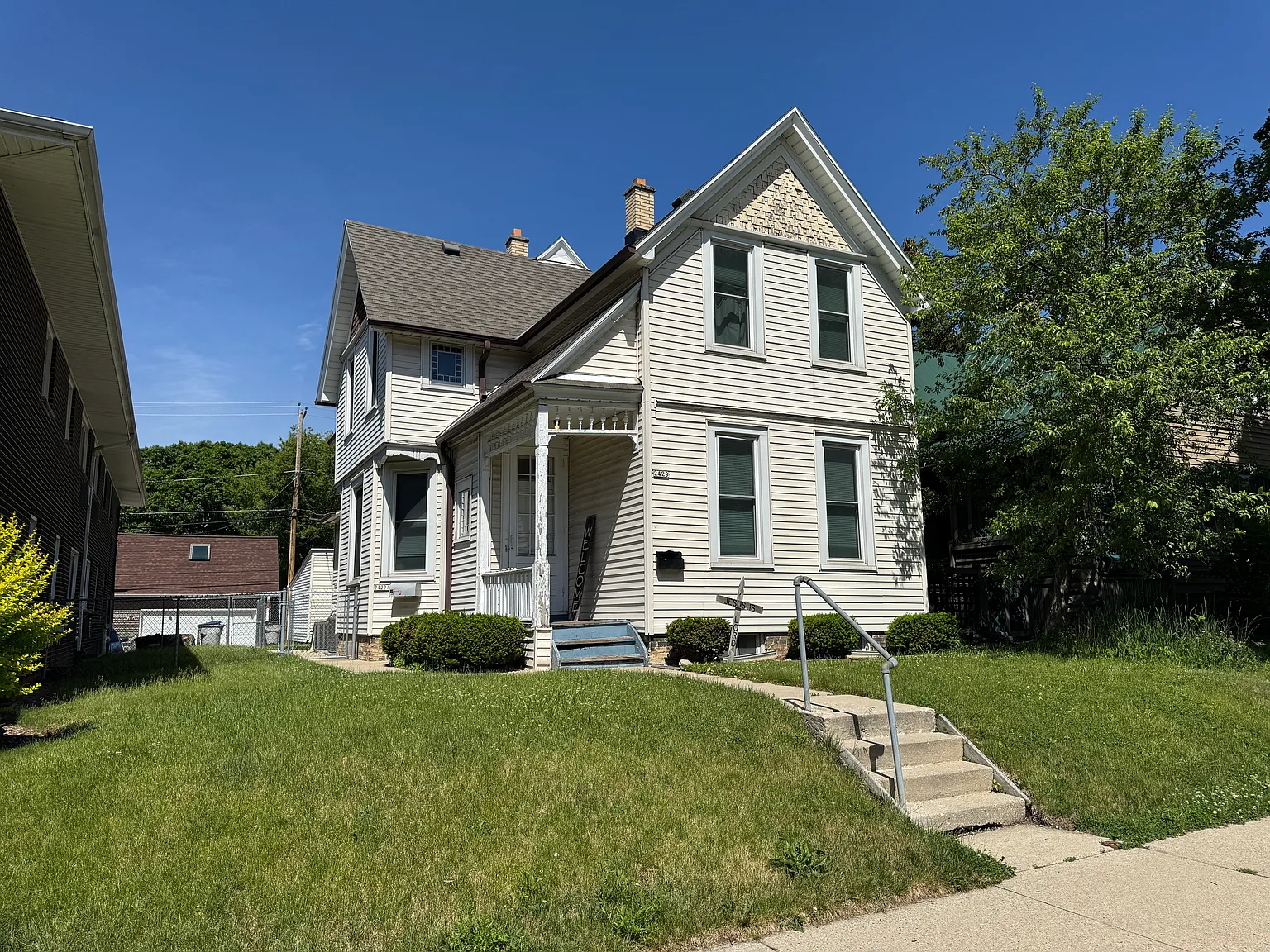 3 bed, 1100 sqft, $1,650 — Photo 1