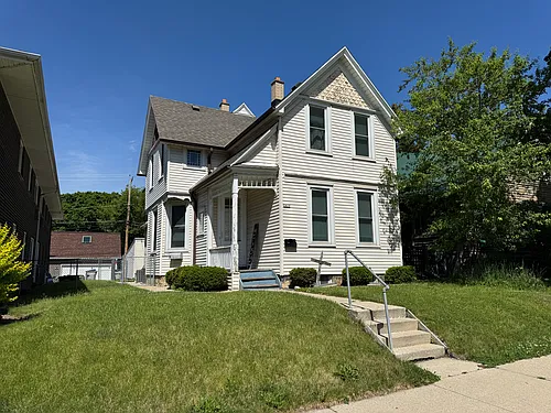 2429 N Oakland Ave #L Photo 1