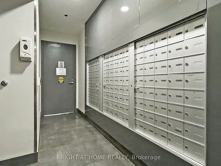 38 Niagara St #312 — Photo 20