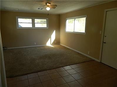 4th image of 302 Sunset Dr