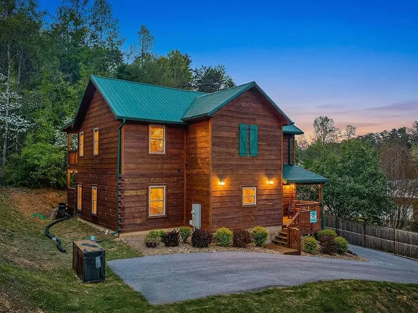 2918 Fiddlers Creek Way, Pigeon Forge, TN 37863
