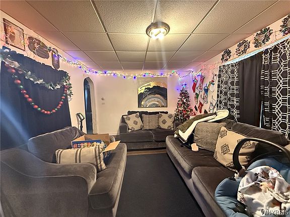 4th image of 84 E End Ave