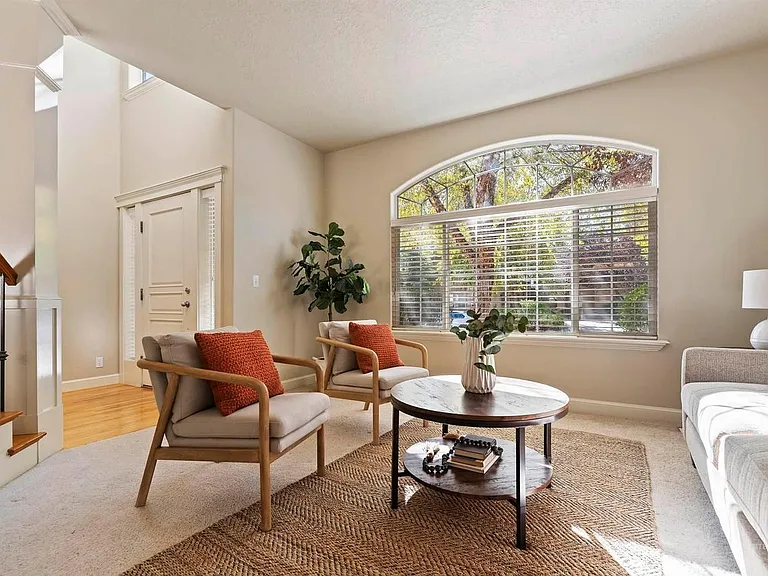 2516 E Alpomado Ct — Photo 6