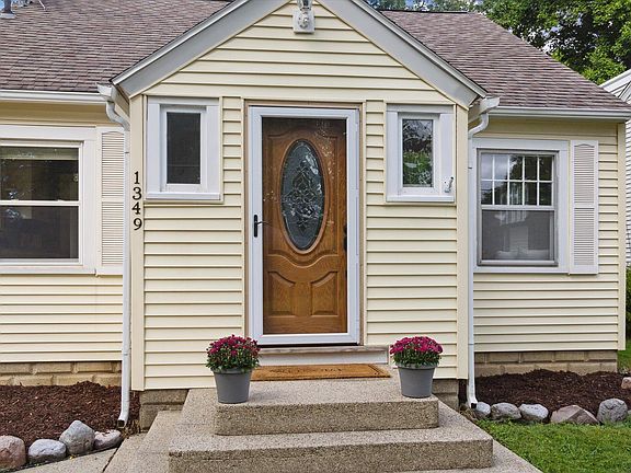 4th image of 1349 Parkhurst Ave NW
