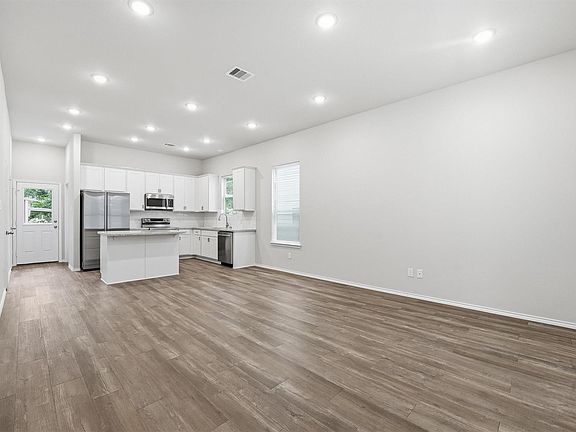 4th image of 10176 Barberry St