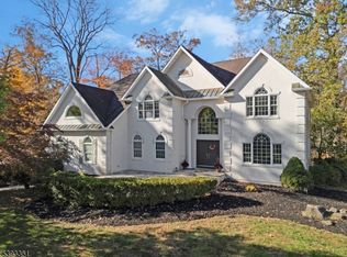 19 Robin Rd, Warren, NJ 07059