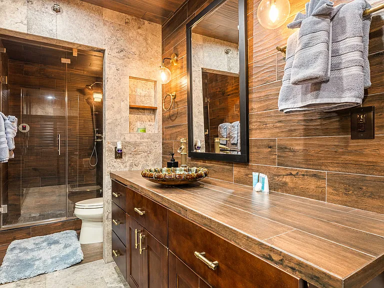 600 W 9th St #115 — Photo 25