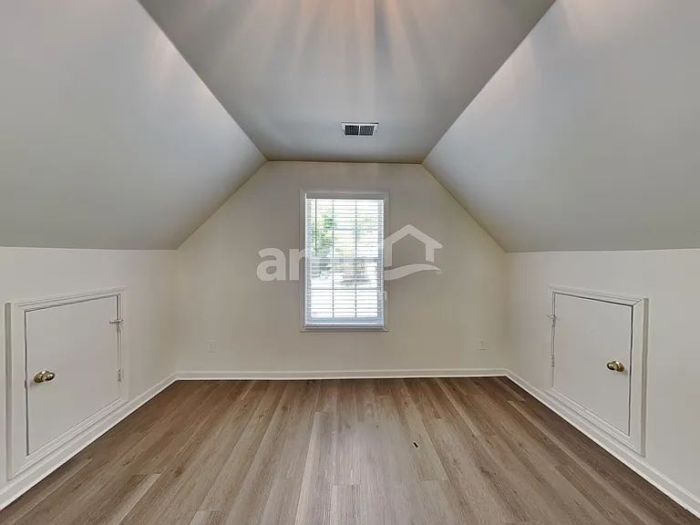 240 Shenandoah Trce — Photo 9