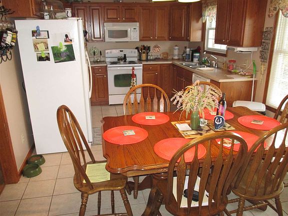 3rd image of 4615 Ashwood Dr