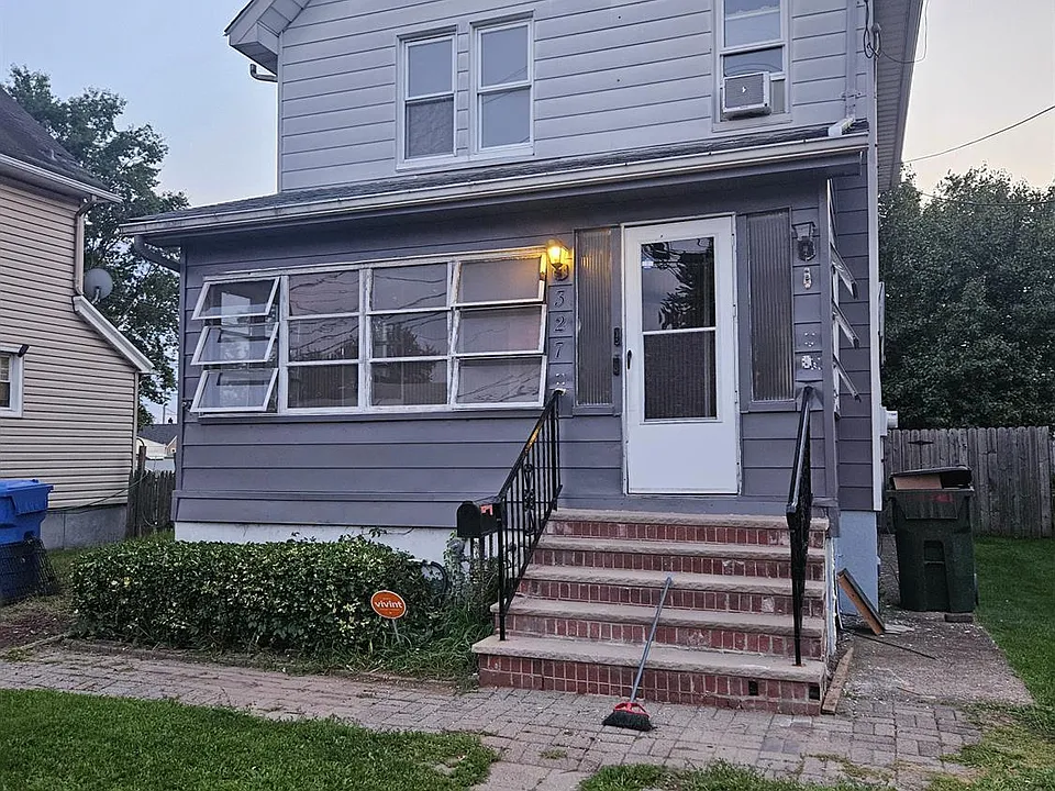 327 Berry St