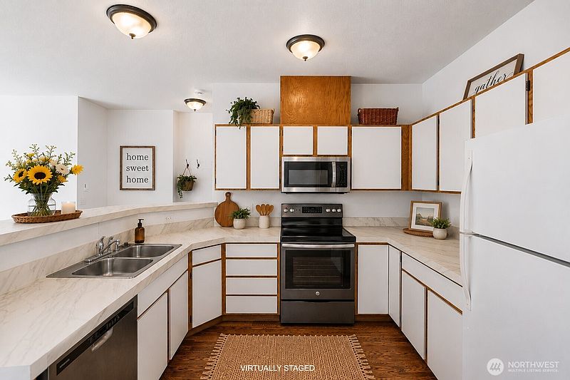5th image of 3426 Oakes Avenue