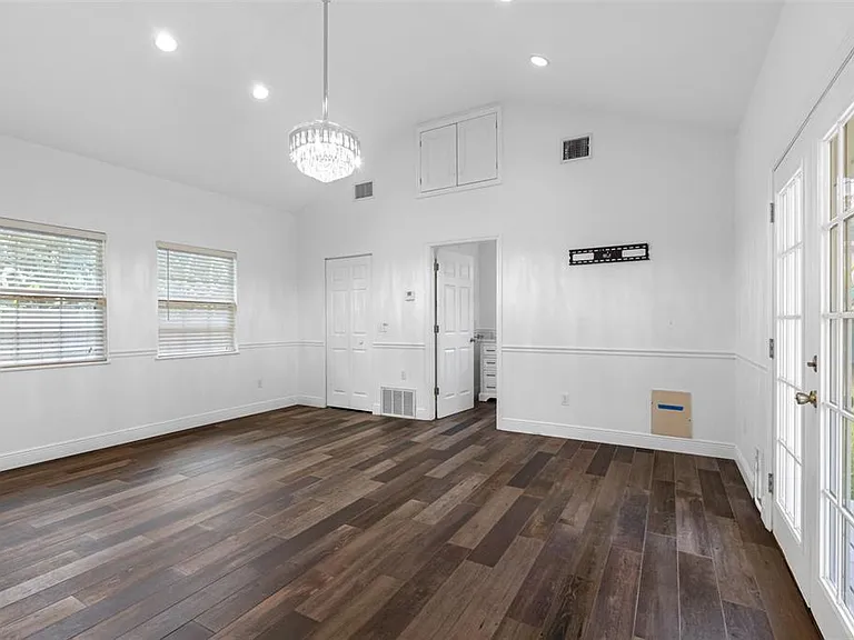 641 Wilkie St — Photo 25