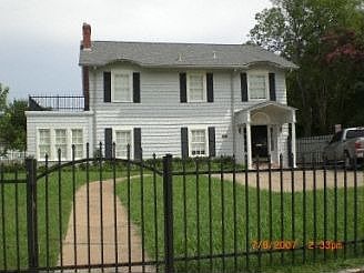 1st image of 4942 Gaston Ave
