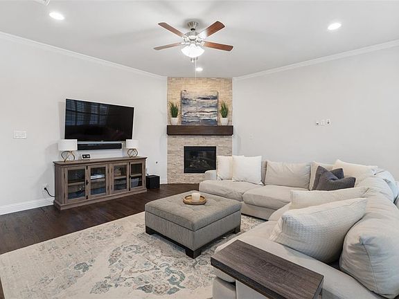 4th image of 2468 Cathedral Dr