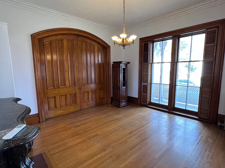 819 Main St #D — Photo 1