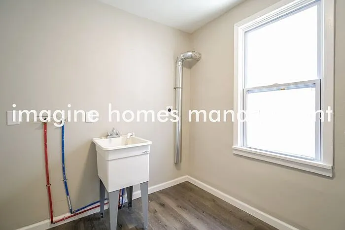 2456 Thurman Ave — Photo 12