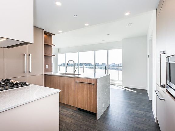 2nd image of 7977 Lansdowne Rd #1408